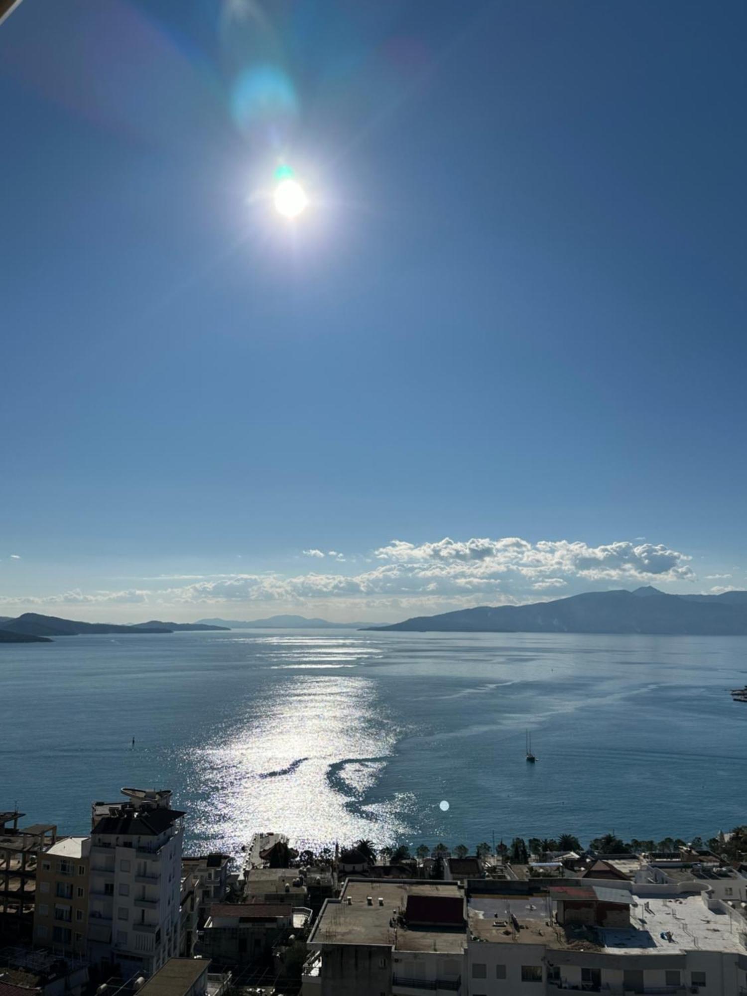 Lost At Sea Saranda Dış mekan fotoğraf