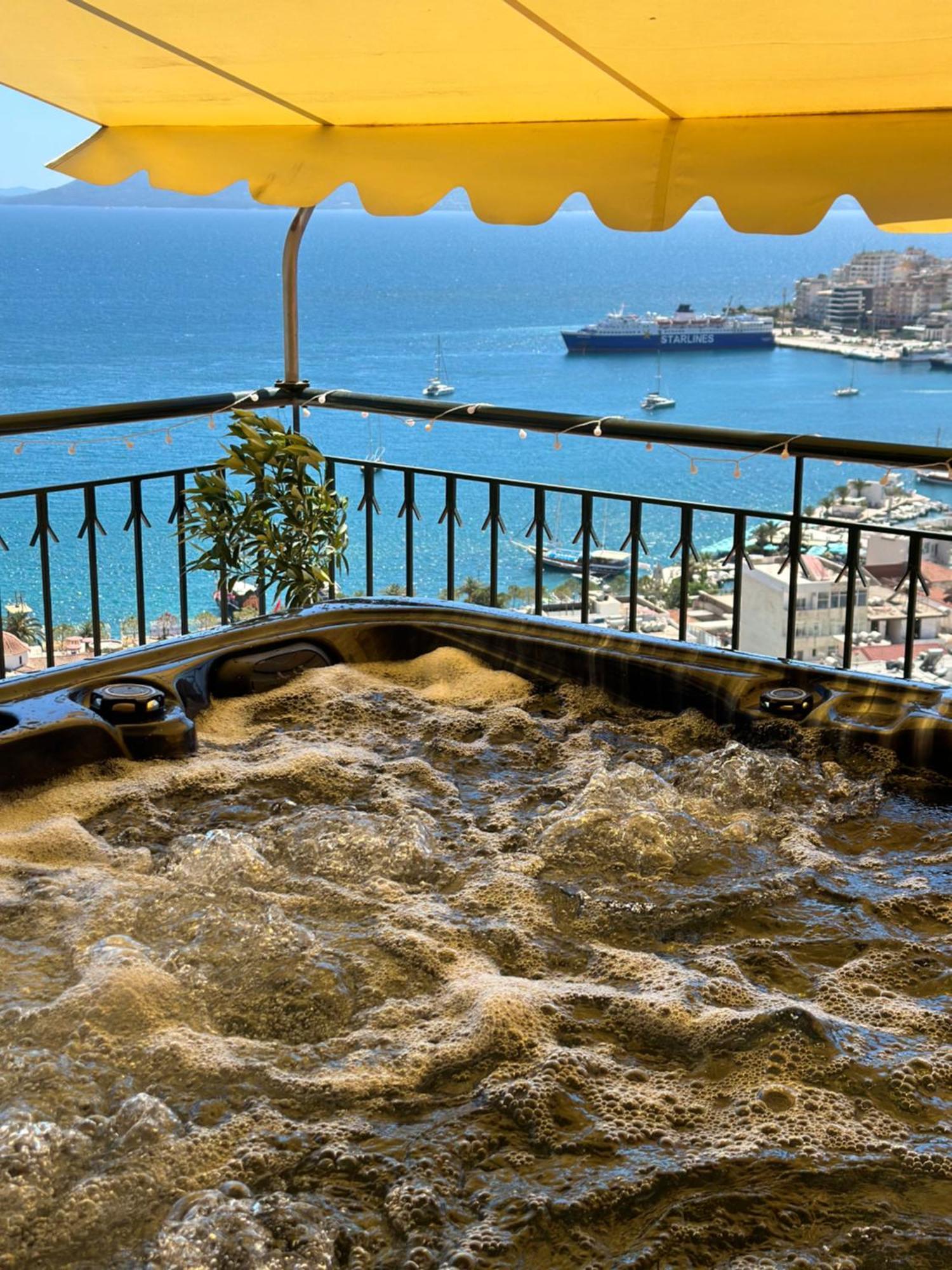 Lost At Sea Saranda Dış mekan fotoğraf